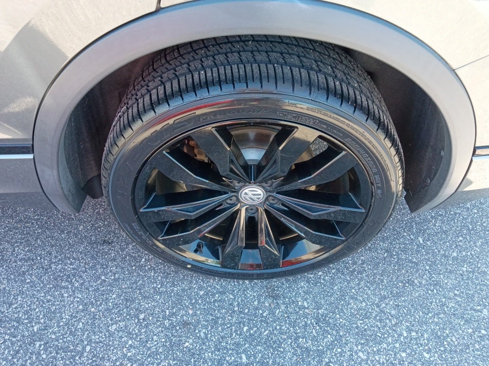 2020 Volkswagen Tiguan 2.0T SE R-Line Black