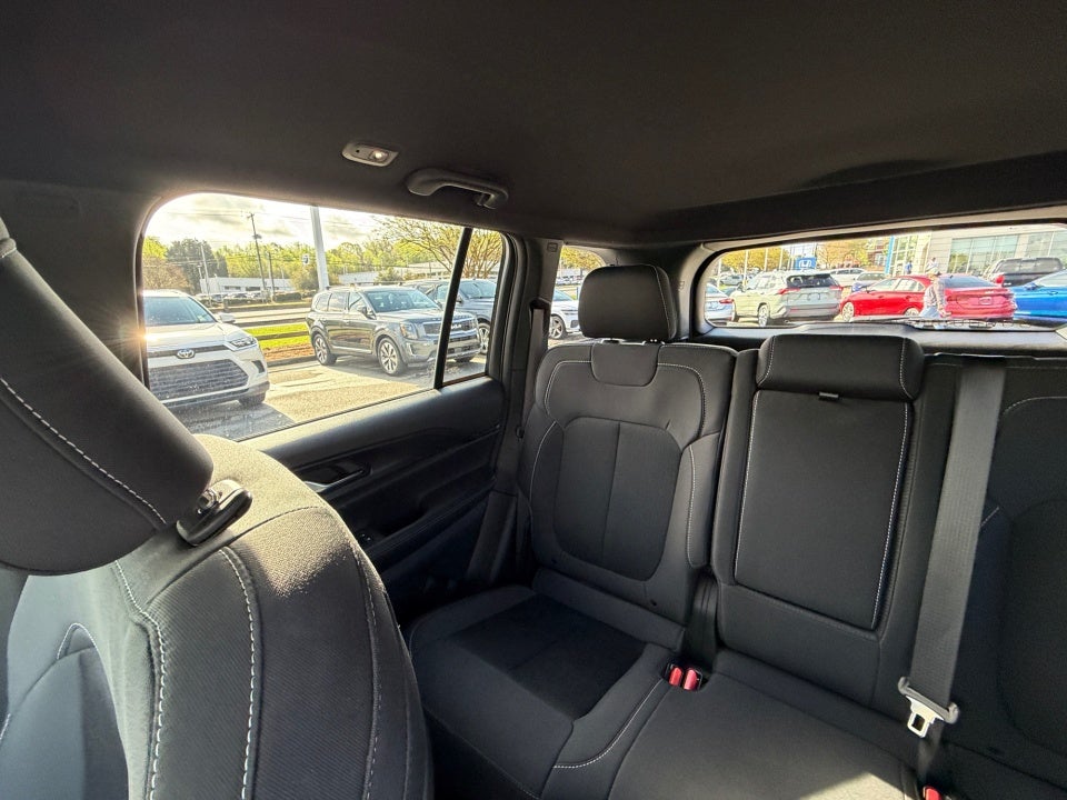 2025 Jeep Grand Cherokee Laredo 4x2