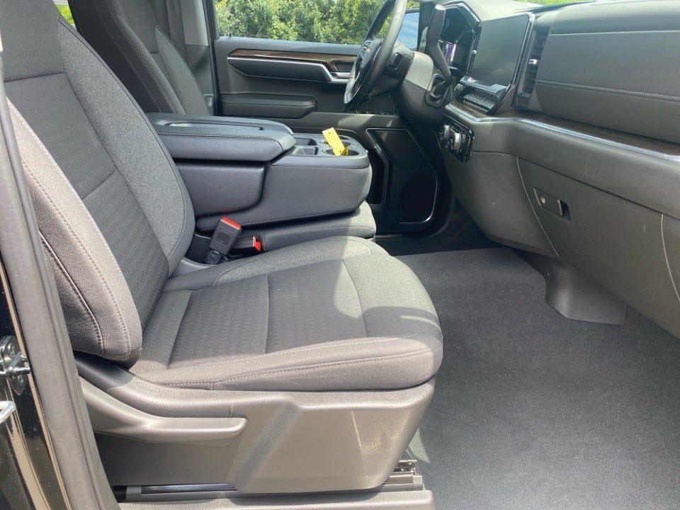 2022 Chevrolet Silverado 1500 4WD Crew Cab Short Bed LT with 2FL