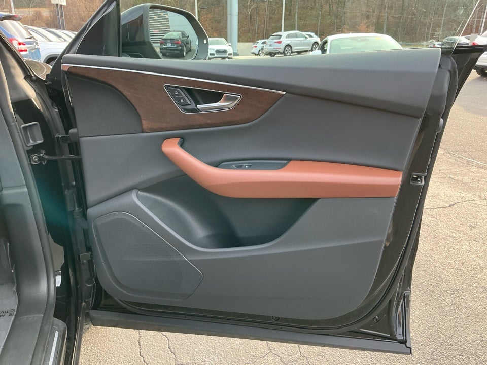 2025 Audi Q8 Premium 55 TFSI quattro