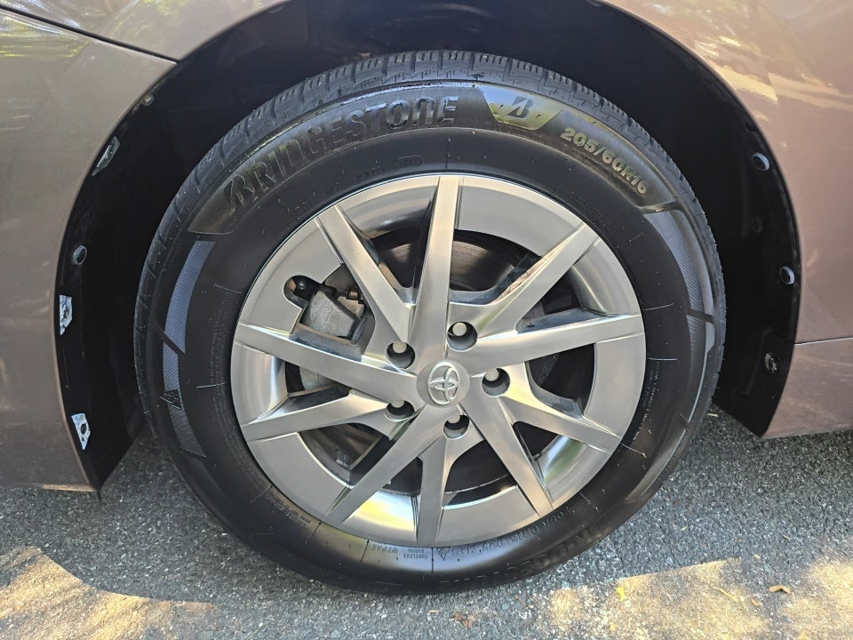 2015 Toyota Prius v Four