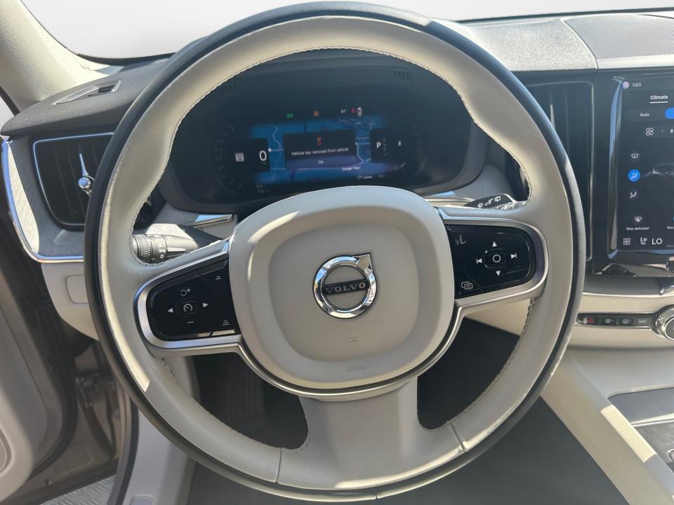 2024 Volvo XC60 Plus Dark Theme