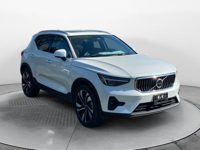 2024 Volvo XC40 B5 Ultimate Bright Theme