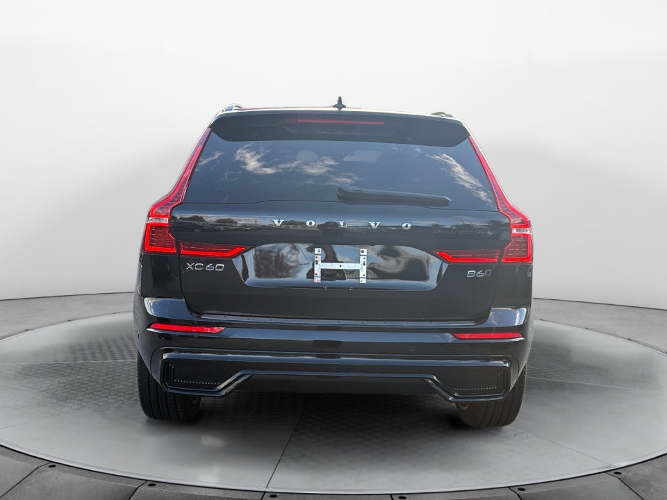 2023 Volvo XC60 B6 Ultimate Dark Theme