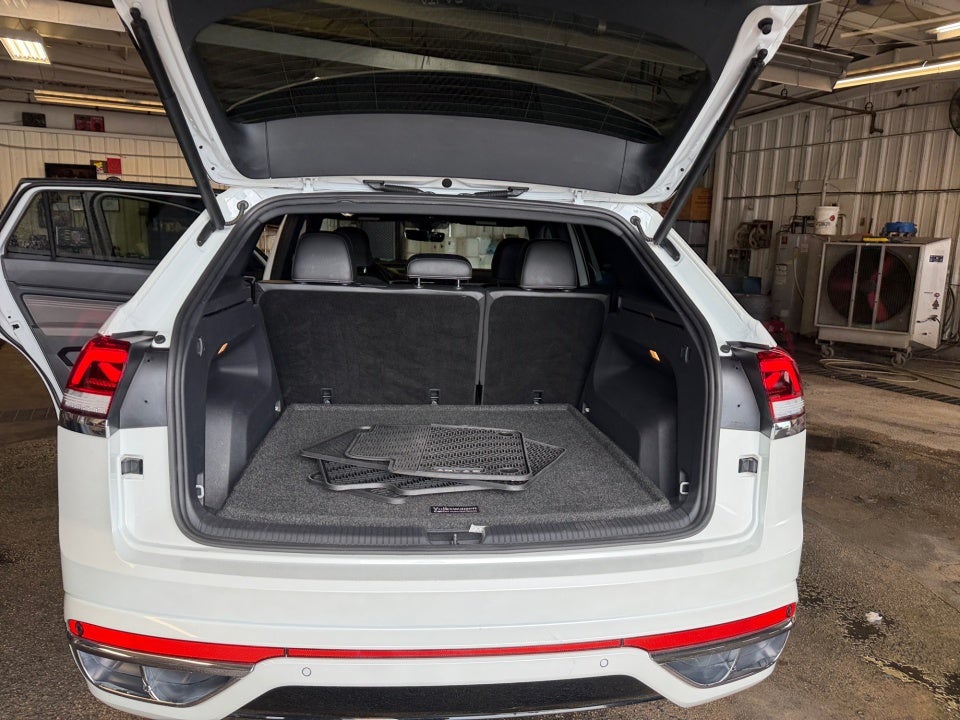 2022 Volkswagen Atlas Cross Sport 2.0T SEL R-Line