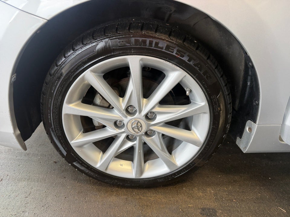 2013 Toyota Prius v Five