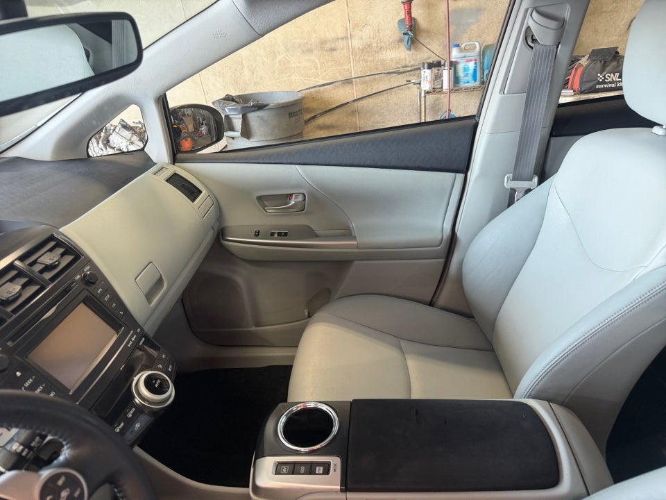 2013 Toyota Prius v Five