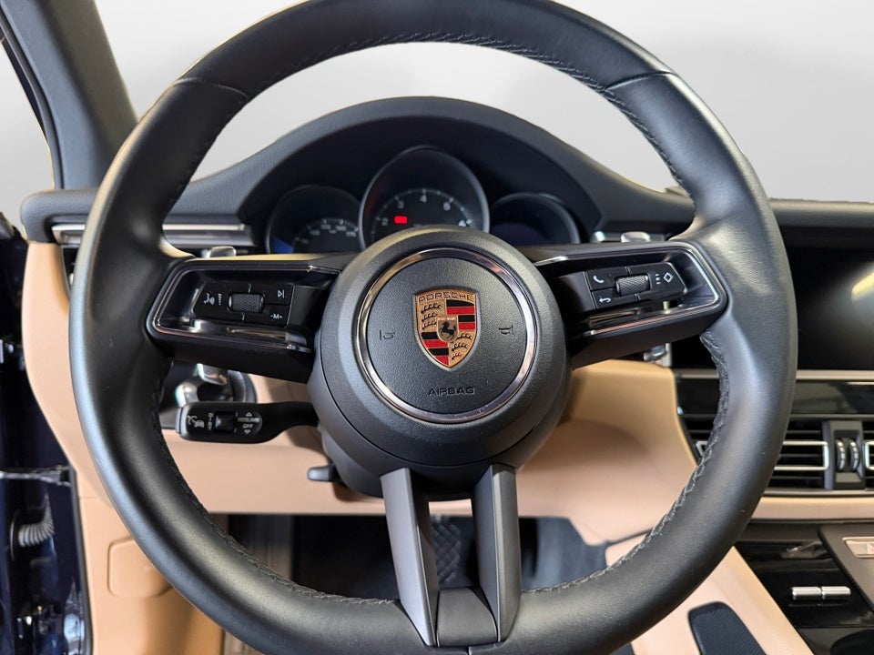 2022 Porsche Macan AWD