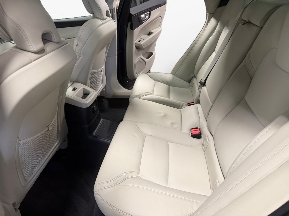 2025 Volvo XC60 Plug-In Hybrid Ultra, T8 AWD Electric/Gasoline, Dark