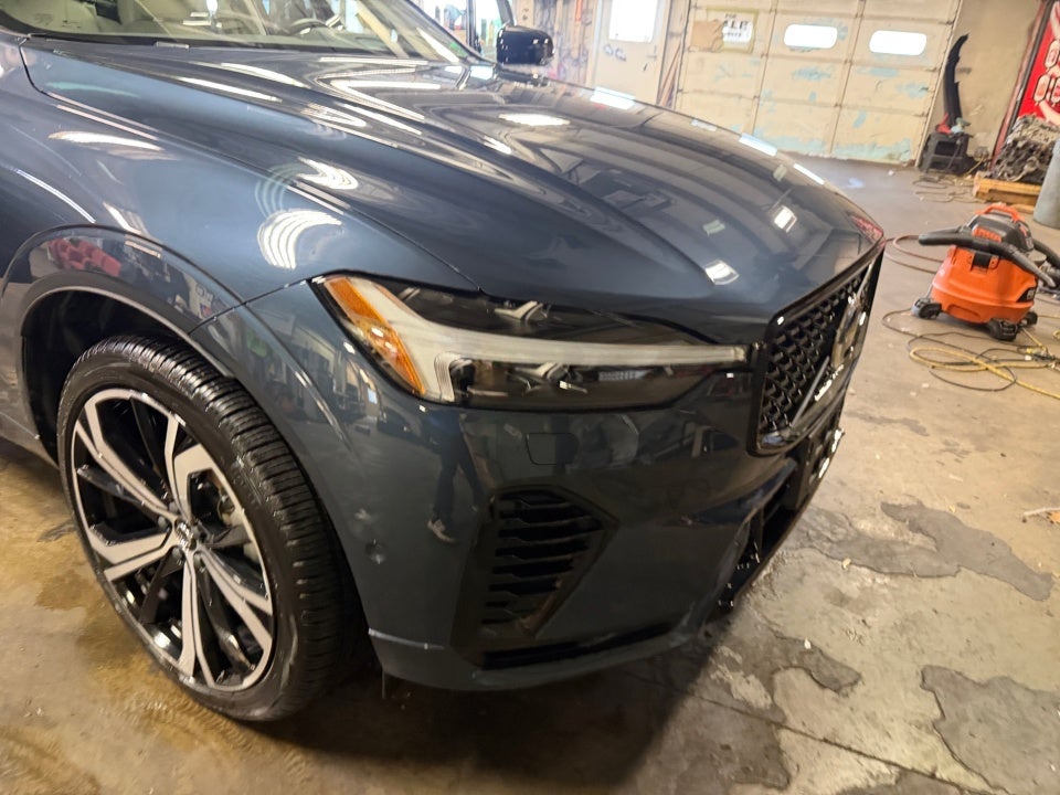 2025 Volvo XC60 Plug-In Hybrid Ultra, T8 AWD Electric/Gasoline, Dark