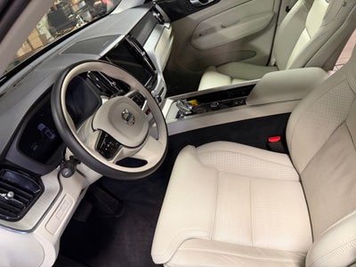 2025 Volvo XC60 Plug-In Hybrid Ultra, T8 AWD Electric/Gasoline, Dark