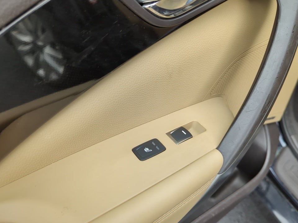 2012 Hyundai Azera 4dr Sdn