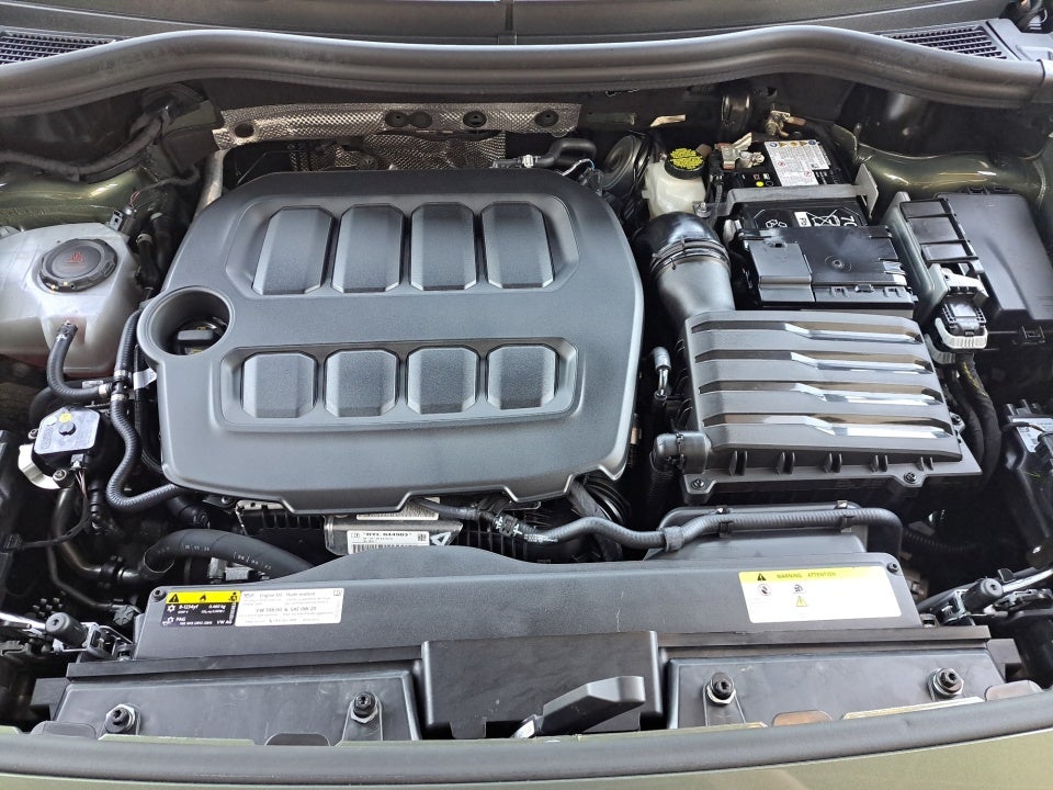 2025 Volkswagen Tiguan SE R-Line Black