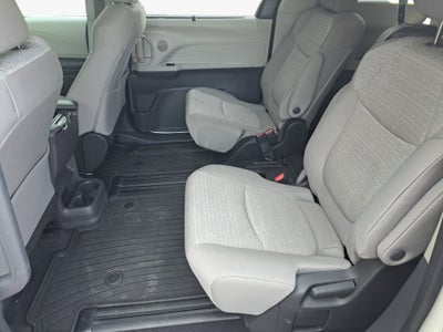2022 Toyota Sienna LE