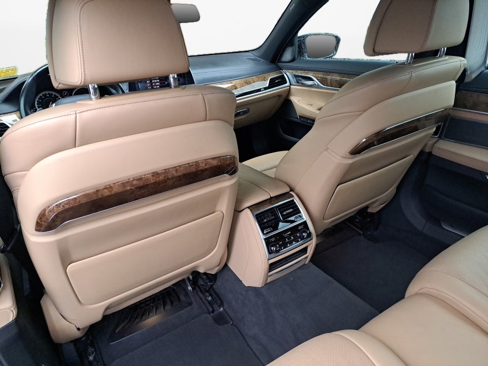 2016 BMW 750i 750i