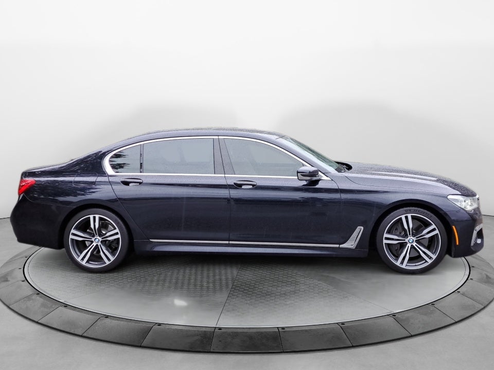 2016 BMW 750i 750i