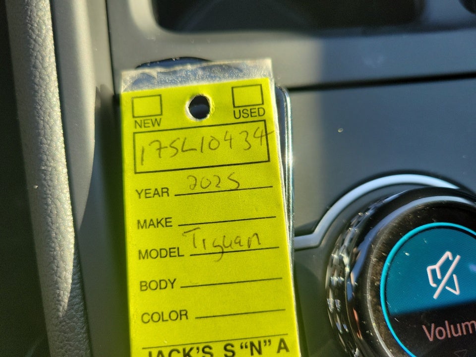 2025 Volkswagen Tiguan 2.0T SE