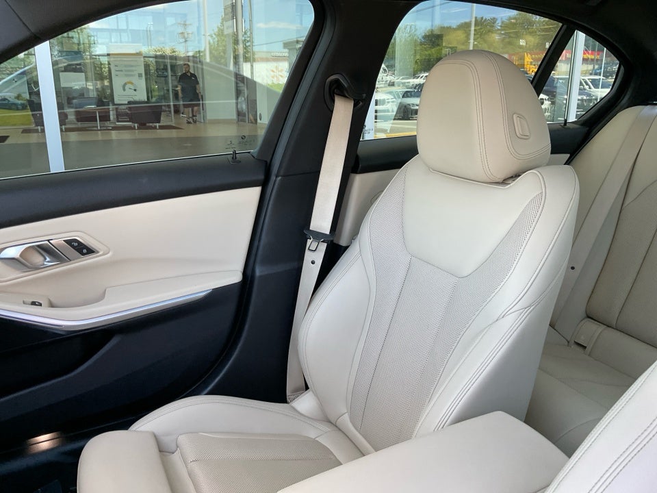 2022 BMW 330i 330i