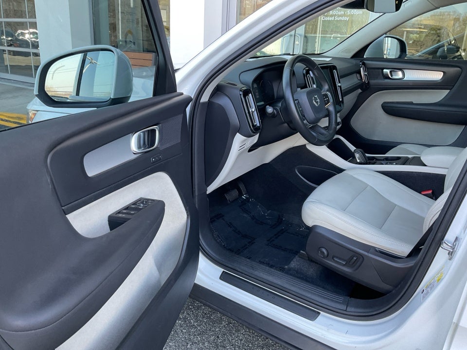 2020 Volvo XC40 Momentum