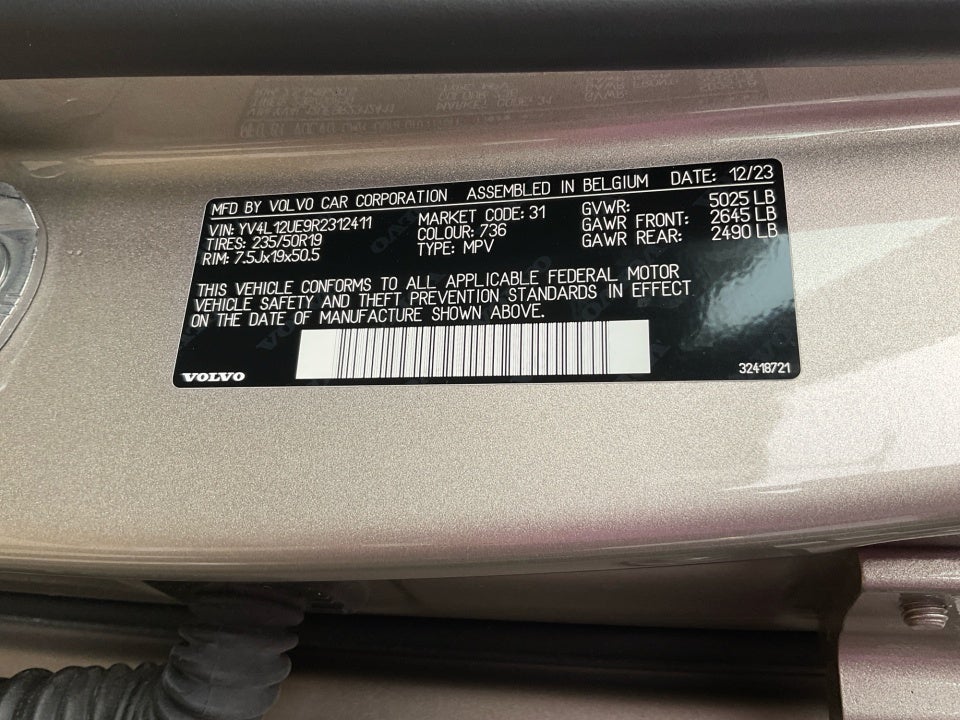 2024 Volvo XC40 B5 Plus Bright Theme