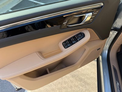 2025 Porsche Macan T