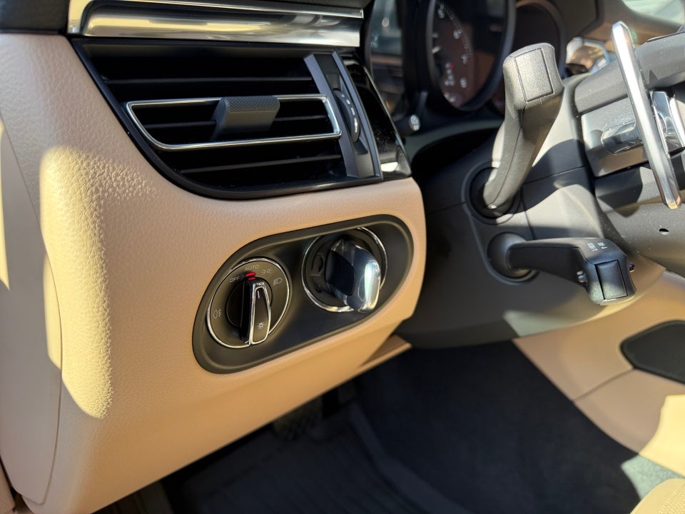 2025 Porsche Macan T