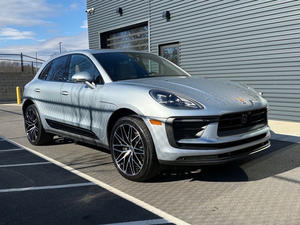 2025 Porsche Macan T