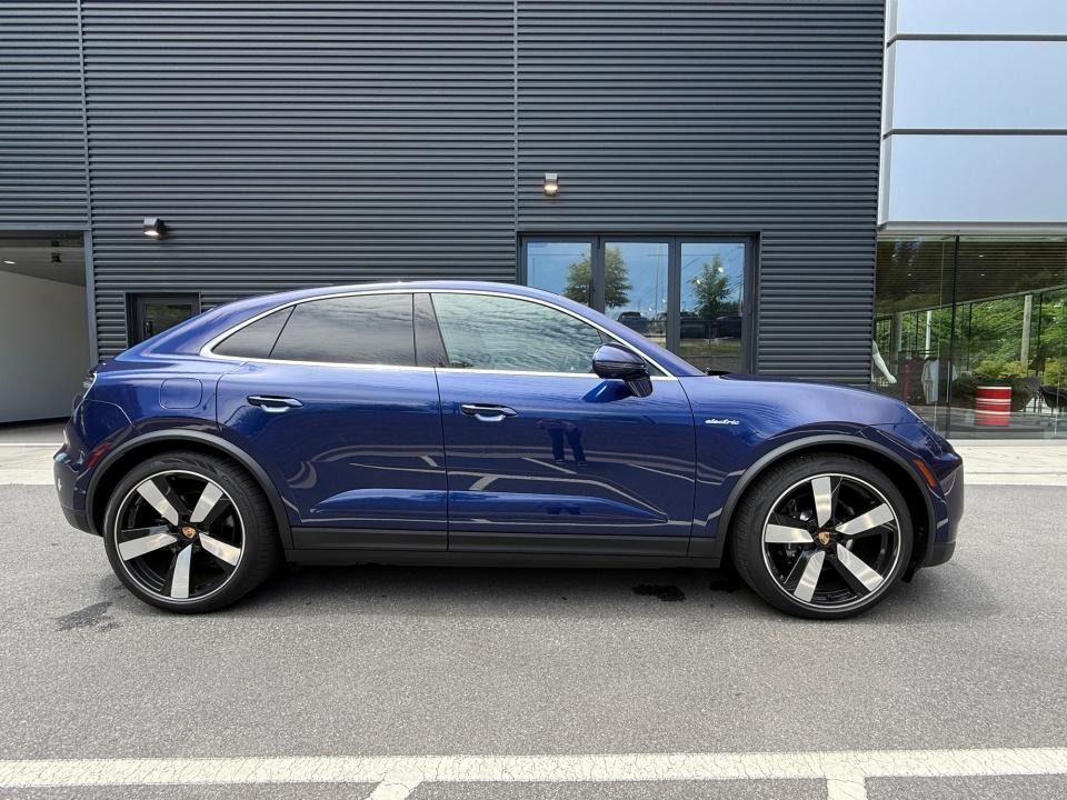 2025 Porsche Macan Electric 4S