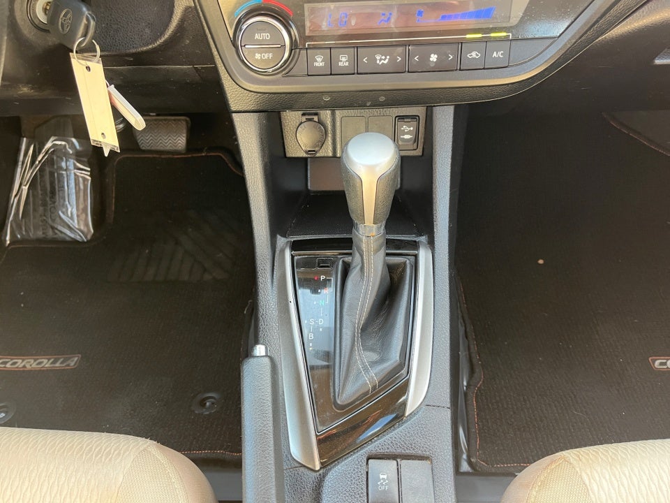 2015 Toyota COROLLA LE