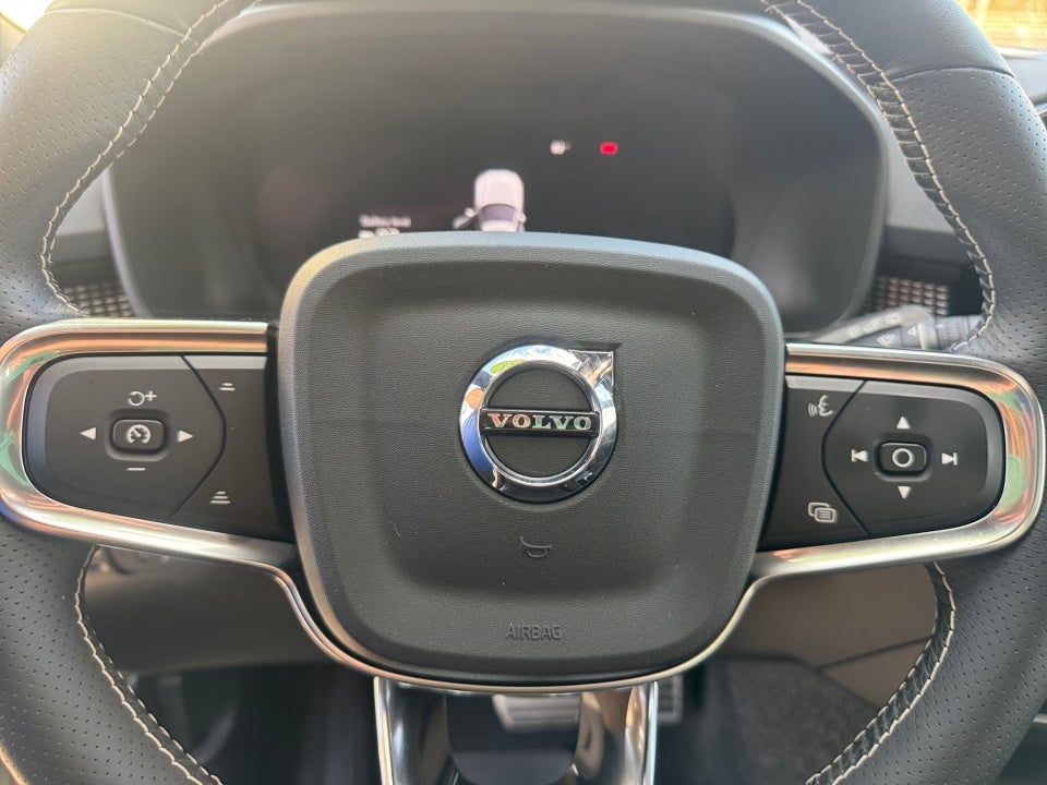 2021 Volvo XC40 Recharge Pure Electric P8