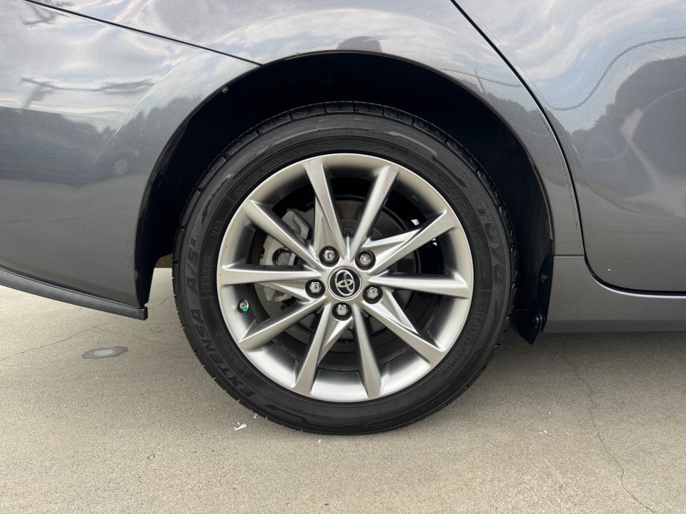 2015 Toyota Prius v Five