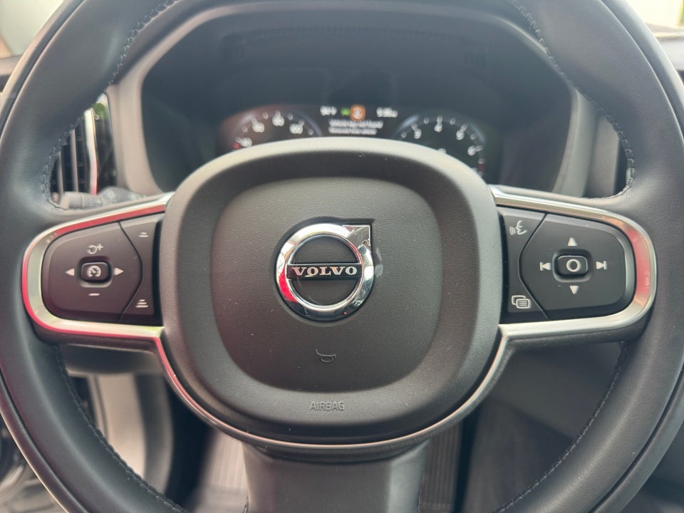 2020 Volvo XC60 T5 Momentum