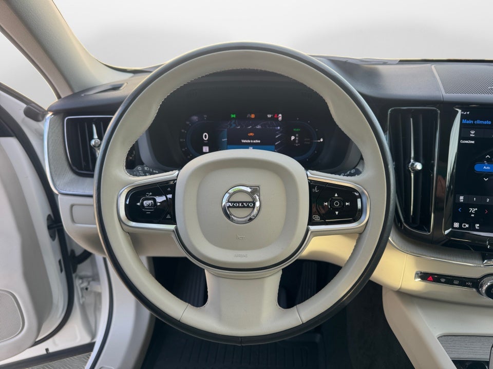 2023 Volvo XC60 Recharge Plug-In Hybrid T8 Plus Bright Theme