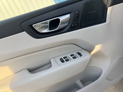 2023 Volvo XC60 Recharge Plug-In Hybrid T8 Plus Bright Theme