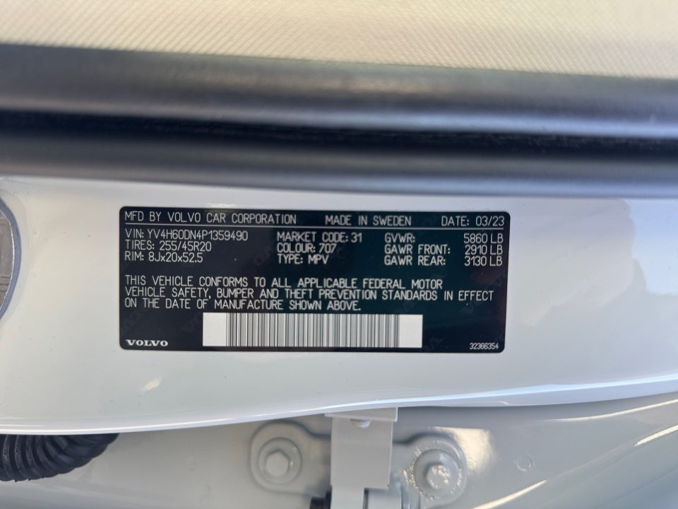 2023 Volvo XC60 Recharge Plug-In Hybrid T8 Plus Bright Theme