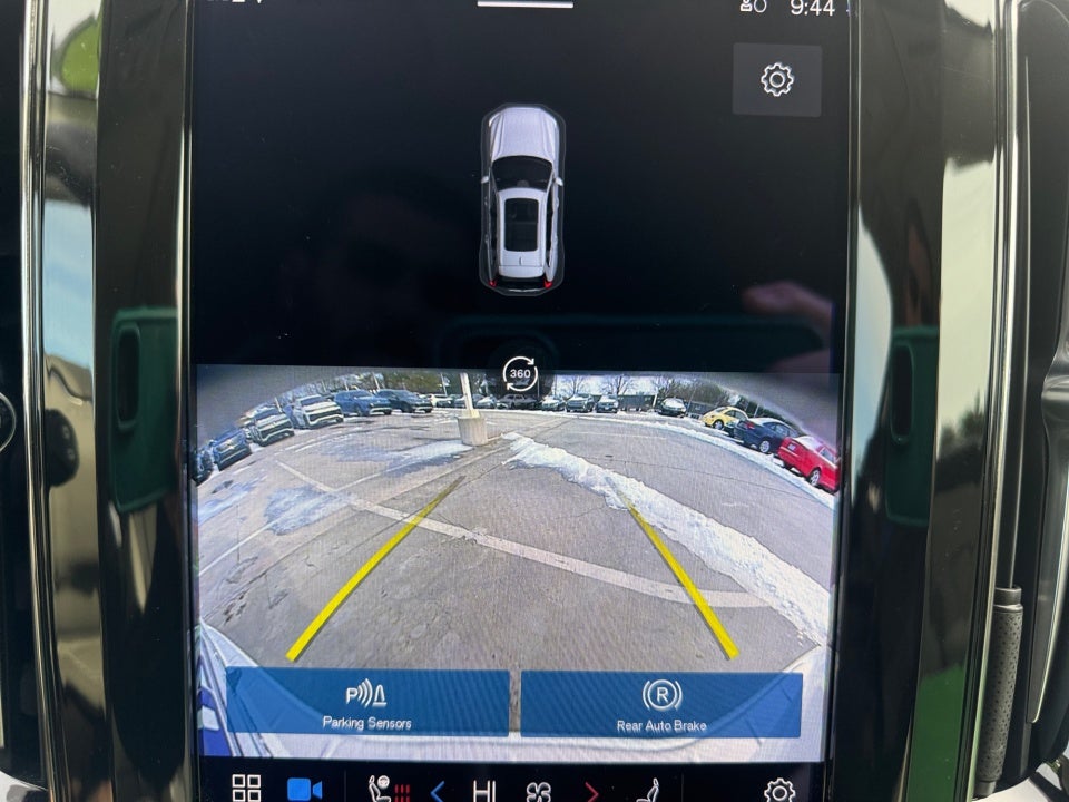 2023 Volvo XC60 B5 Plus Bright Theme