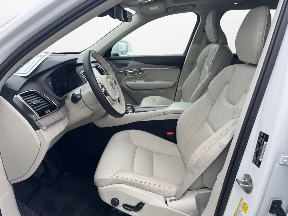 2023 Volvo XC90 B5 Plus