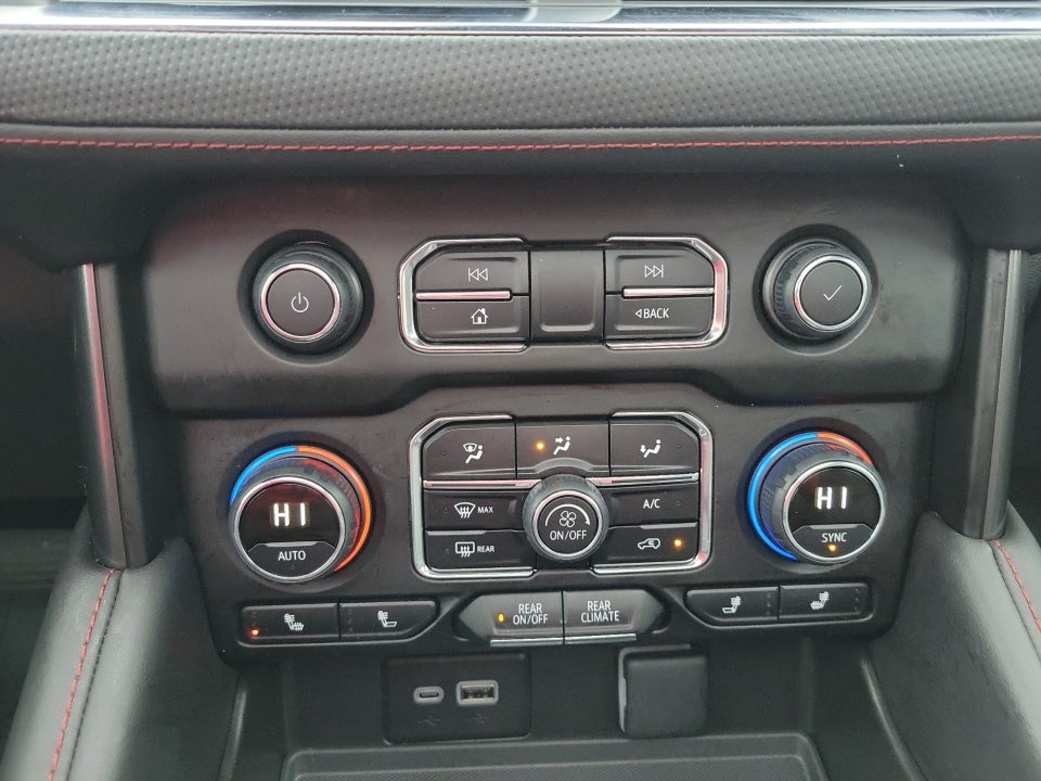 2024 Chevrolet Suburban 4WD RST