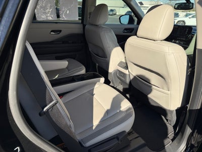 2022 Nissan Pathfinder SL 2WD