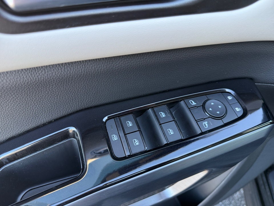 2022 Nissan Pathfinder SL 2WD