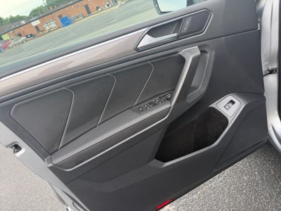 2022 Volkswagen Tiguan SE R-Line Black