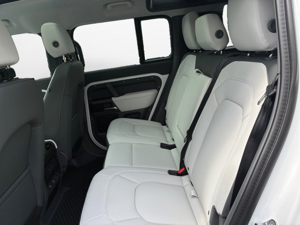 2025 Land Rover Defender 110 P400 S