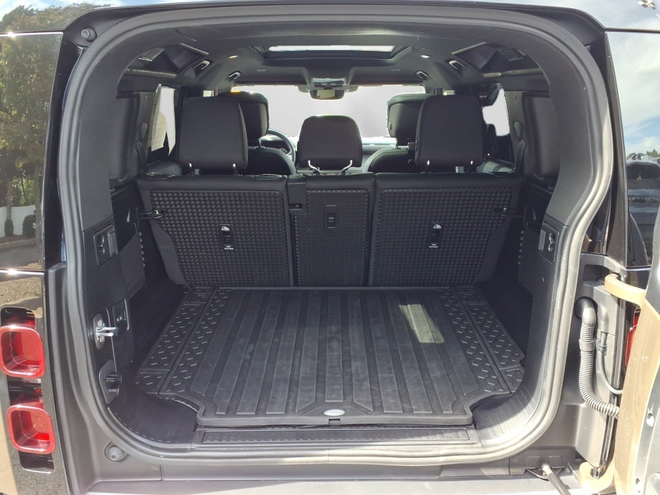2024 Land Rover Defender 110 P400 S