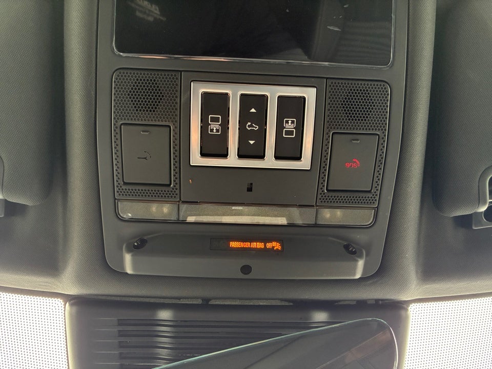 2025 Land Rover Discovery P300 S