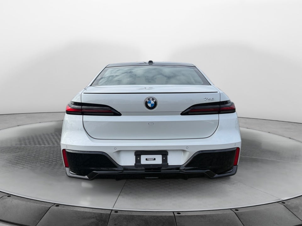 2023 BMW 740 i