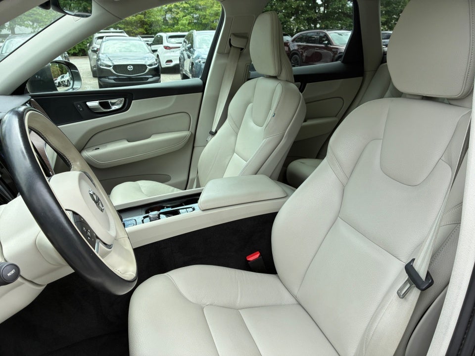2022 Volvo XC60 Momentum
