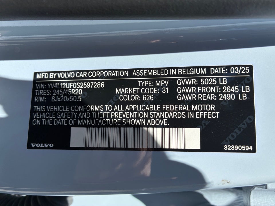 2025 Volvo XC40 B5 Ultra Bright Theme