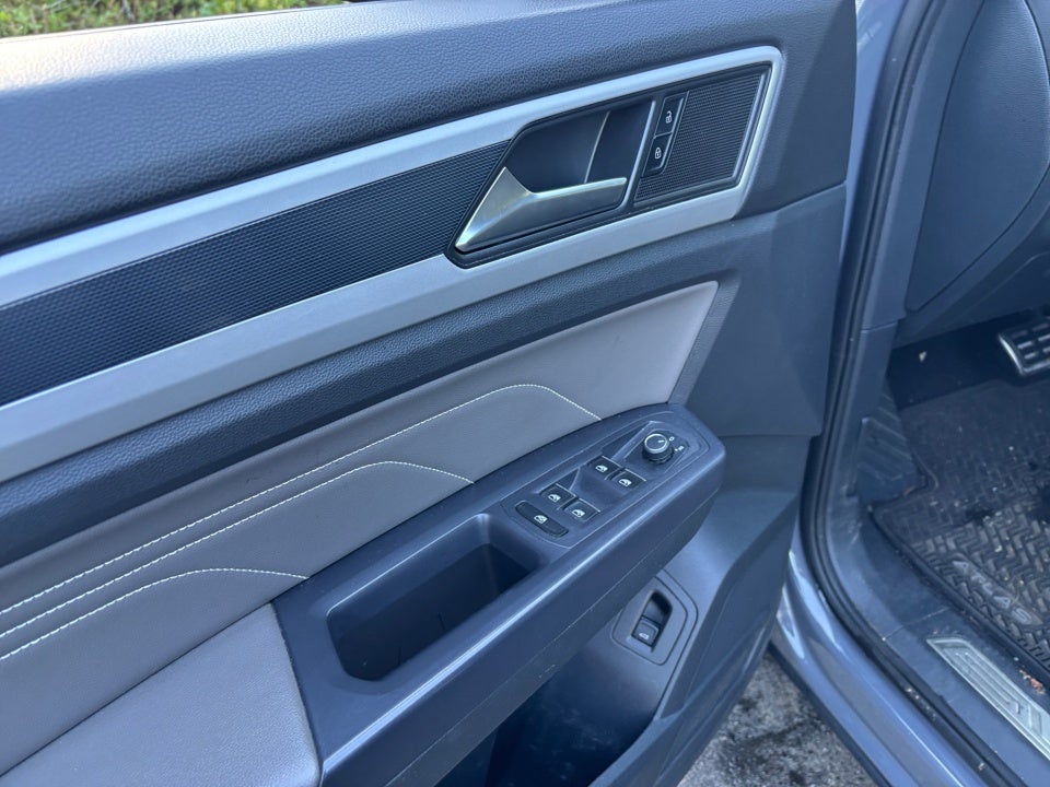 2021 Volkswagen Atlas Cross Sport 3.6L V6 SE w/Technology R-Line