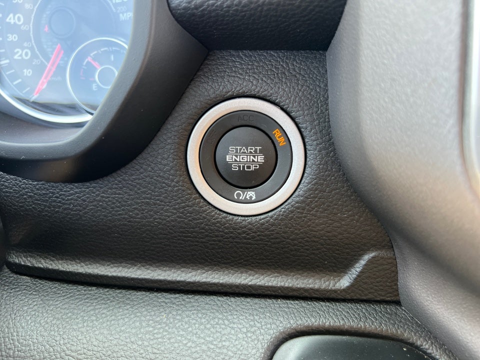 2022 RAM 1500 Big Horn Crew Cab 4x4 5'7" Box