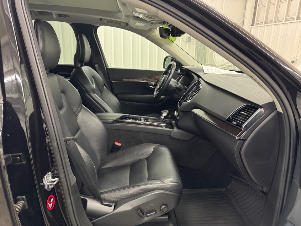 2017 Volvo XC90 T5 Momentum
